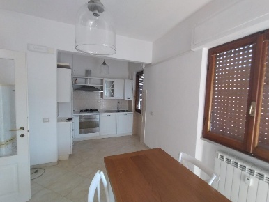 Foto Appartamento a Carrara Avenza di 120 m² con 4 locali in vendita