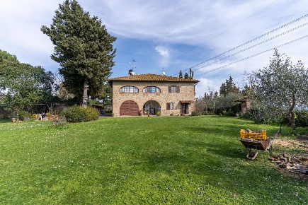 Foto Casale a Montespertoli di 385 m² con 16 locali in vendita