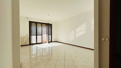 Foto Appartamento a Cascina Semicentro di 93 m² con 4 locali in vendita