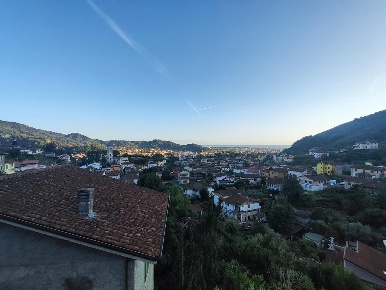 Foto Casa indipendente a Carrara Stadio, Sant'Antonio, Marasio di 180 m²