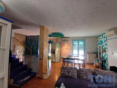 Foto Villa a schiera a Montelupo Fiorentino Centro di 150 m² con 7 locali