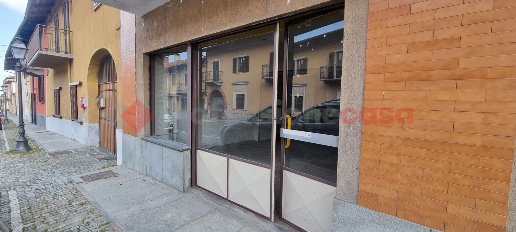 Foto Box in Via Principe Amedeo 53, Frossasco Centro di 100 m² con 1 locali