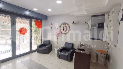 Foto Negozio a Pomigliano d'Arco Centro di 50 m² con 1 locali in affitto