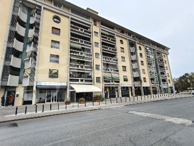 Foto Appartamento in Via Sezze 28, Latina Piccarello di 110 m² con 4 locali