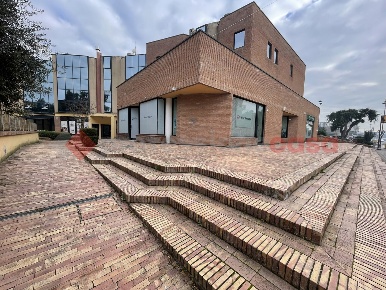 Foto Ufficio in Via Appia 1737, Minturno Centro di 50 m² con 2 locali