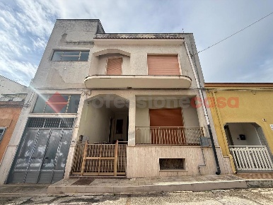 Foto Appartamento in Via Leopardi 7, Torricella Centro di 414 m² in vendita