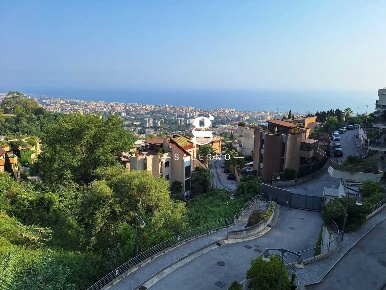 Foto Appartamento in Parco degli Olmi, Salerno di 149 m² con 7 locali