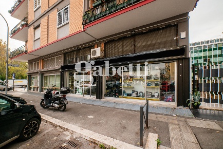 Foto Negozio in Piazza Lorenzo Lotto 43-44, Roma Ardeatino - Montagnola