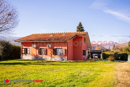 Foto Villa unifamiliare in Cardonata, San Secondo di Pinerolo di 220 m²