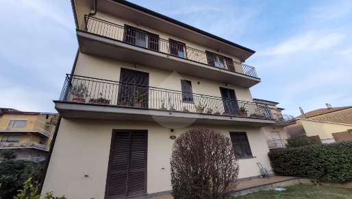 Foto Appartamento in via san francesco d'assisi, Bassano Romano di 111 m²