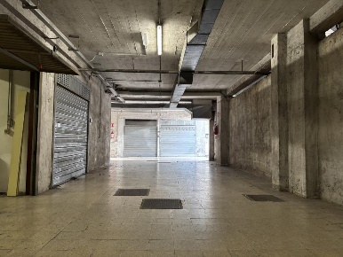 Foto Box in Via Stefano Oberto, Roma Cinecittà di 34 m² in vendita