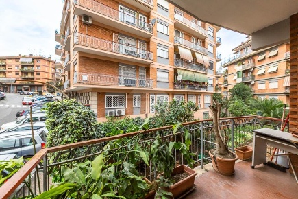 Foto Appartamento in Via Raffaele Paolucci, Roma Monteverde Nuovo di 120 m²