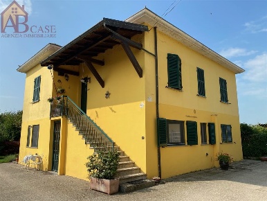 Foto Villa unifamiliare in VIA MAZZINI, Gambolò Centro di 196 m² in vendita