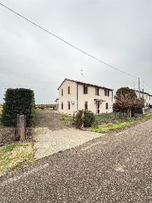 Foto Casa indipendente a Conselice di 190 m² con 6 locali in vendita