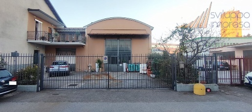 Foto Capannone industriale in Via San Gottardo, Brugherio Centro di 193 m²