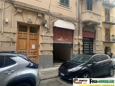 Foto Magazzino in Via Gorizia, Palermo Kalsa di 85 m² con 2 locali