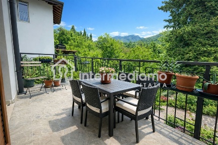 Foto Villa unifamiliare a Nago-Torbole di 209 m² con 6 locali in vendita