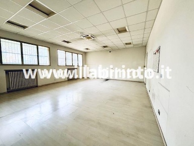 Foto Capannone industriale in Via Galvani, Faenza di 300 m² in vendita