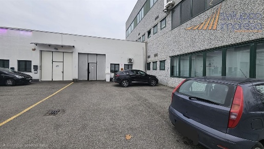 Foto Capannone industriale in Via Torino, Cernusco sul Naviglio di 161 m²