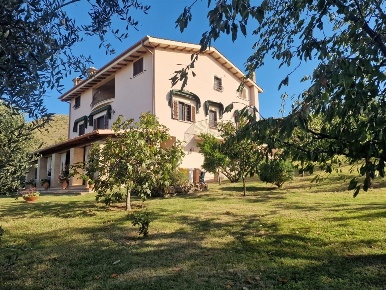 Foto Villa unifamiliare in Via Carlo Linneo, Fara in Sabina Canneto