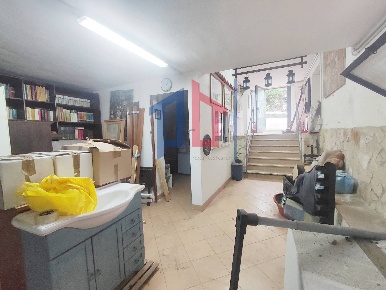 Foto Locale commerciale in viale san Lorenzo, Ardea di 70 m² con 2 locali