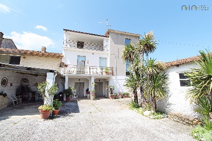 Foto Casa indipendente in Contrada Icona, Monsampolo del Tronto di 320 m²