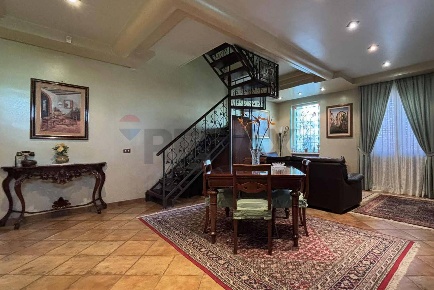 Foto Villa unifamiliare in Via Sambucia, Palermo Olio di Lino di 247 m²