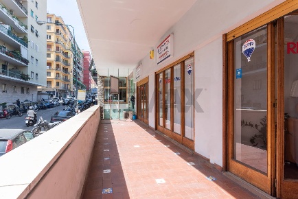 Foto Appartamento a Napoli Piazza Amedeo - Parco Margherita di 220 m²