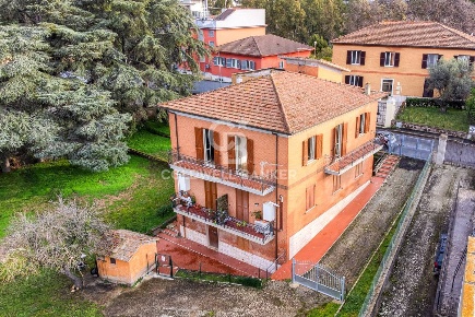 Foto Appartamento in Via Del Casale Piombino 11, Roma di 118 m² in vendita