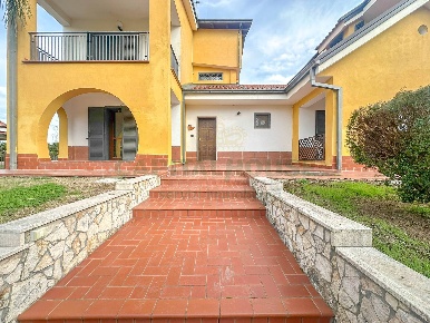 Foto Villa unifamiliare in ZONA VIA MARTIRI DI NASSIRYA, Capua Centro