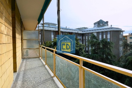 Foto Appartamento in Via Privata Sambolino 5, Savona di 162 m² con 8 locali