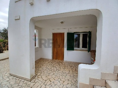 Foto Villa unifamiliare a Monopoli Impalata di 164 m² con 5 locali