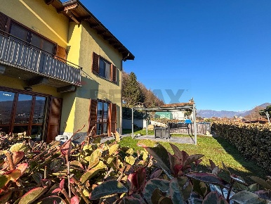 Foto Appartamento in Via Roberto Stehli 94 C, Germignaga di 72 m²