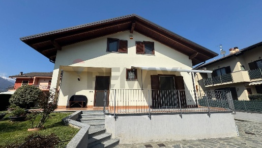 Foto Casa indipendente a San Didero di 300 m² con 12 locali in vendita