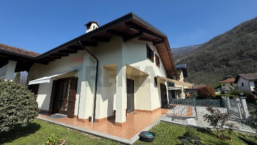 Foto Casa indipendente a San Didero di 300 m² con 12 locali in vendita