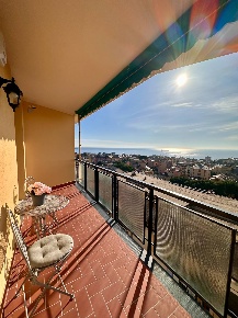 Foto Appartamento in Via Giuseppe Mendozza, Genova Quarto di 120 m²