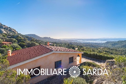 Foto Villa unifamiliare in Via S'Iscoglia 43, Olbia Osseddu di 300 m²