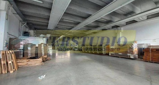 Foto Capannone industriale in via Europa snc, Bellusco Centro di 1870 m²