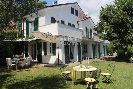 Foto Villa singola in via Nostra Signora Delle Grazie, Imperia di 298 m²