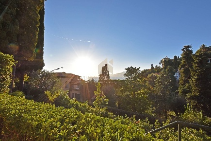 Foto Appartamento in Via degli Inglesi, Bordighera Zona Collinare di 59 m²