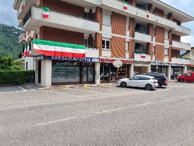 Foto Negozio a Gazzaniga Centro di 138 m² con 2 locali in vendita