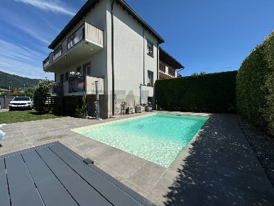 Foto Case semi ndipendenti a Ranica Centro di 160 m² con 4 locali