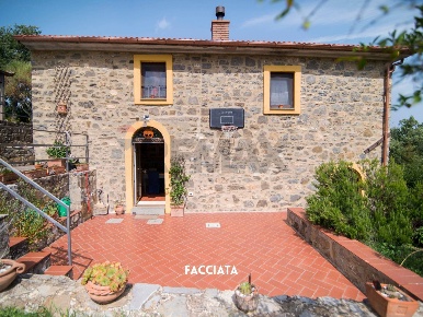 Foto Villa unifamiliare in VIA DI ARCIDOSSO SNC, Arcidosso Centro di 295 m²