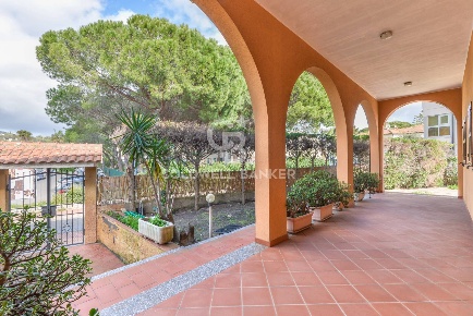 Foto Villa unifamiliare in Via Giacomo Puccini, Campo nell'Elba di 370 m²