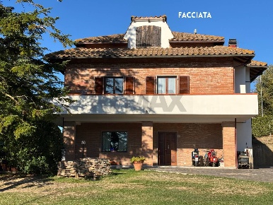 Foto Villa unifamiliare in Via San Martino 42, Roccastrada Centro di 266 m²