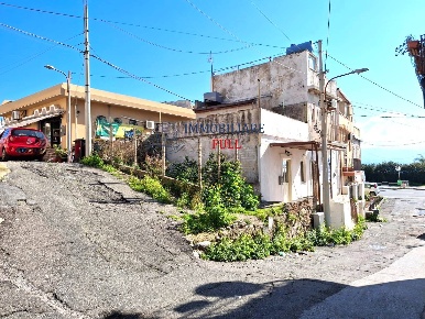 Foto Locale commerciale in Via Torrente Pace, Messina Villaggio Pace