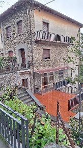 Foto Case semi ndipendenti in VIA TURATI 49, Bibbiena Centro di 130 m²