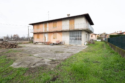 Foto Casa indipendente in Via Manzoni 2, Pavone del Mella di 380 m²