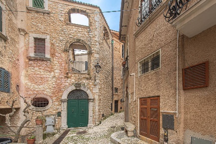 Foto Rustico in Via Belfiore 3, San Donato Val di Comino Centro di 161 m²
