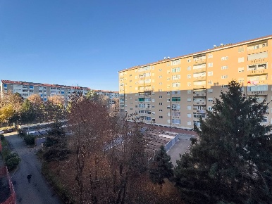 Foto Appartamento in Via Celeste Negarville, Torino di 135 m² con 6 locali